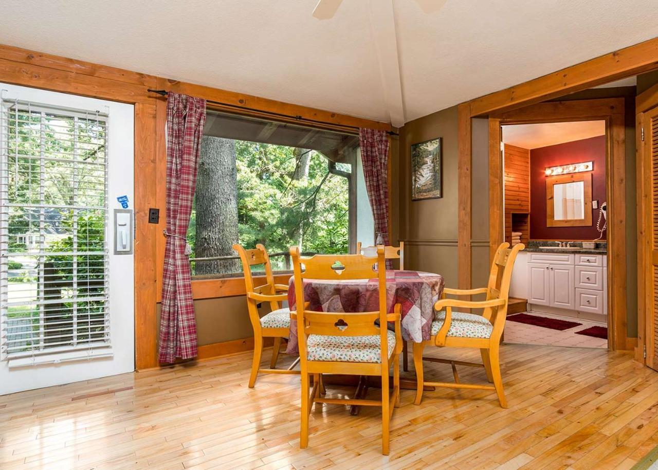 Highland Lake Inn & Resort - Flat Rock Exterior foto